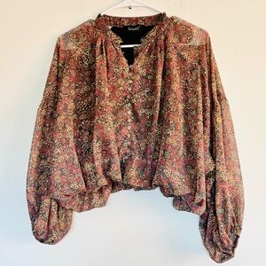 Kourt Patterned Cropped Top with Ballon Sleeves